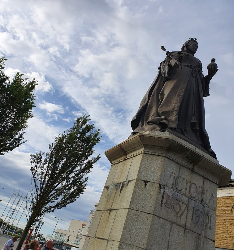 Queen Victoria Statue景点图片