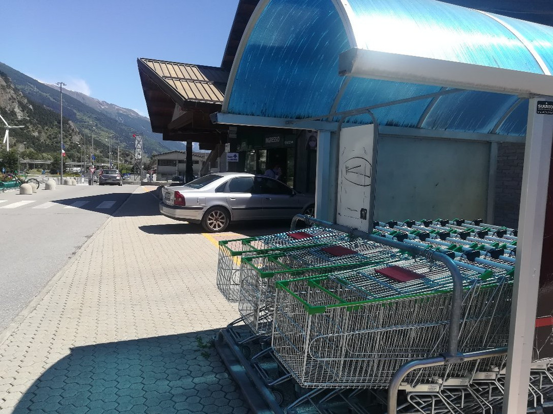 Centro Commerciale Le Baite-乌尔克西必去景点