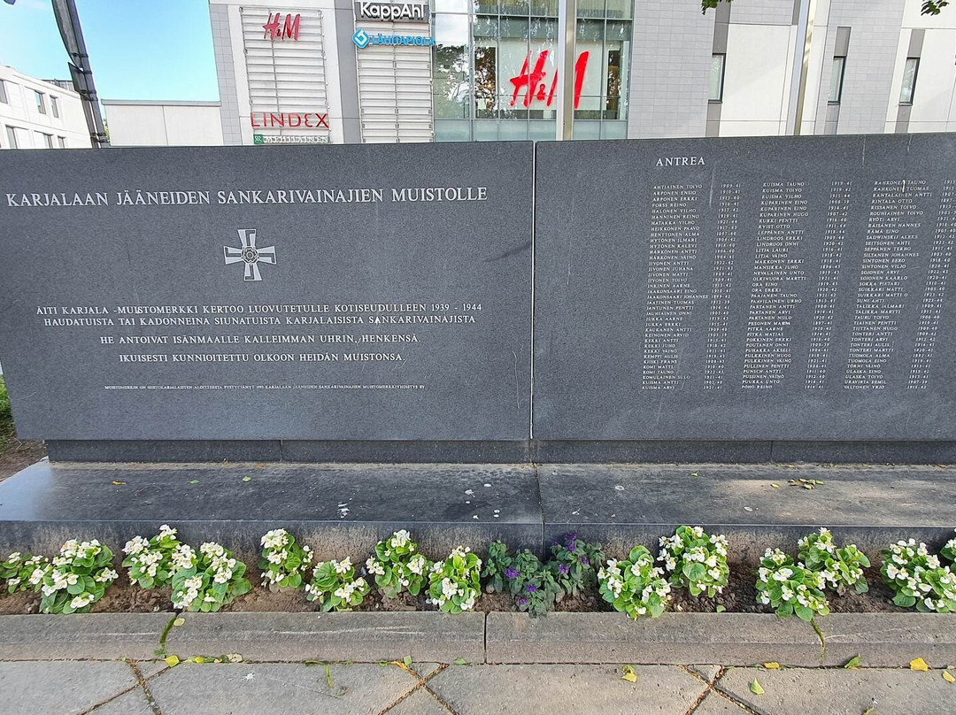 Sankarihautausmaan Muistomerkki-拉彭兰塔必去景点