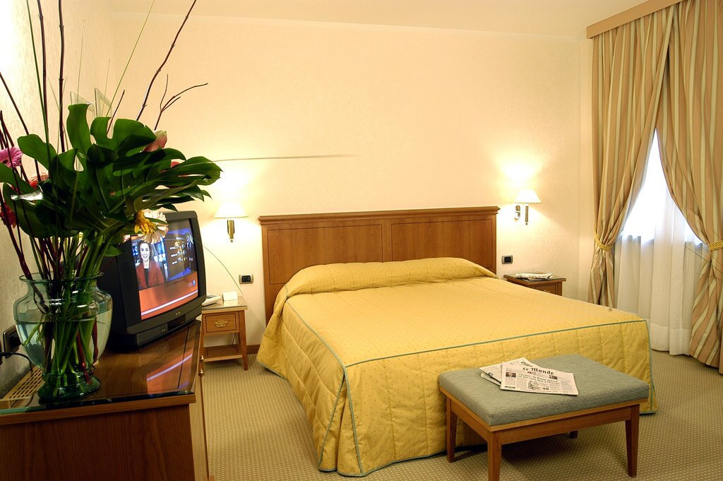 Hotel Excelsior Magenta主图