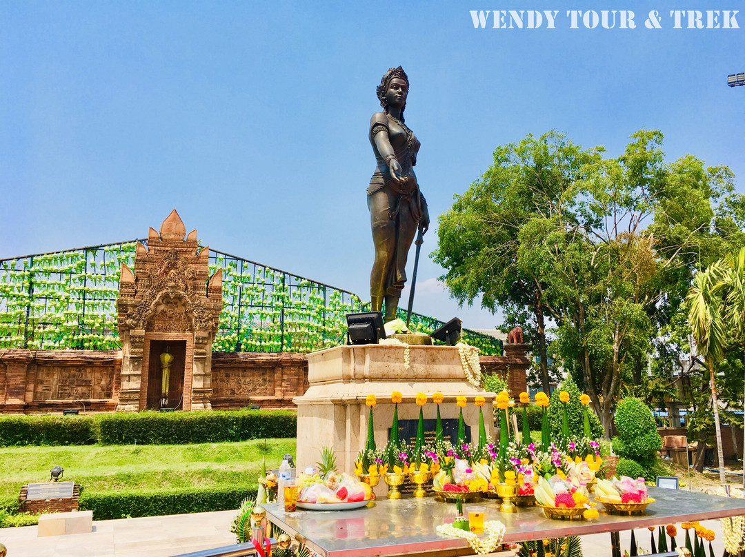 Phra Nang Chamthewi Statue景点图片