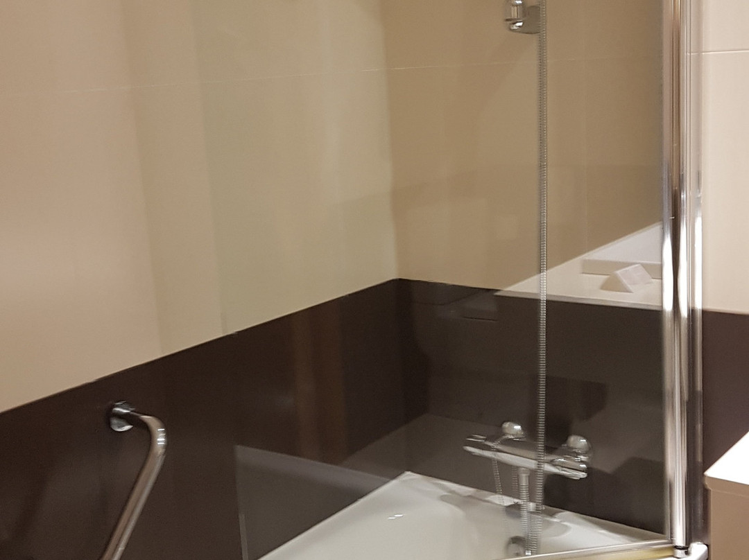 诺拉特滨海水疗酒店主图