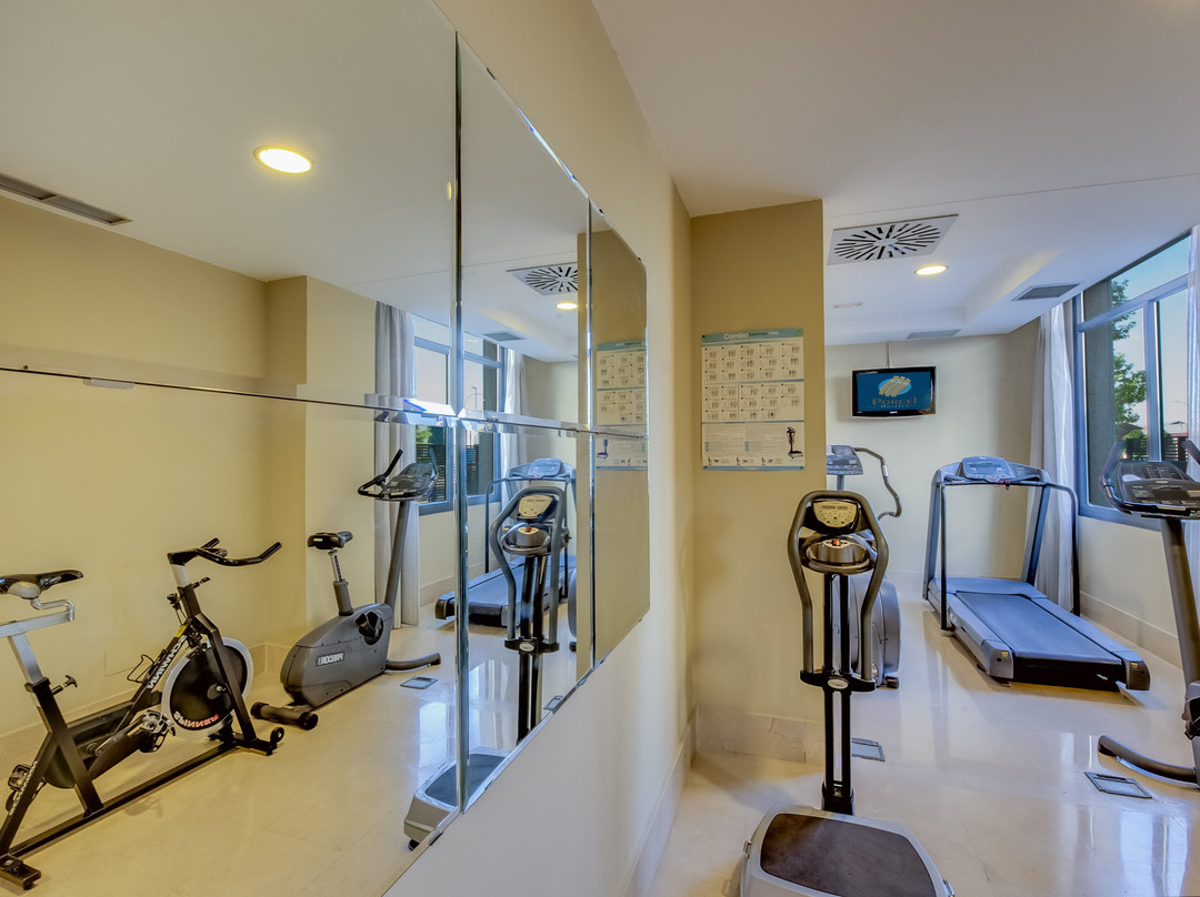 前卫托雷洪酒店主图