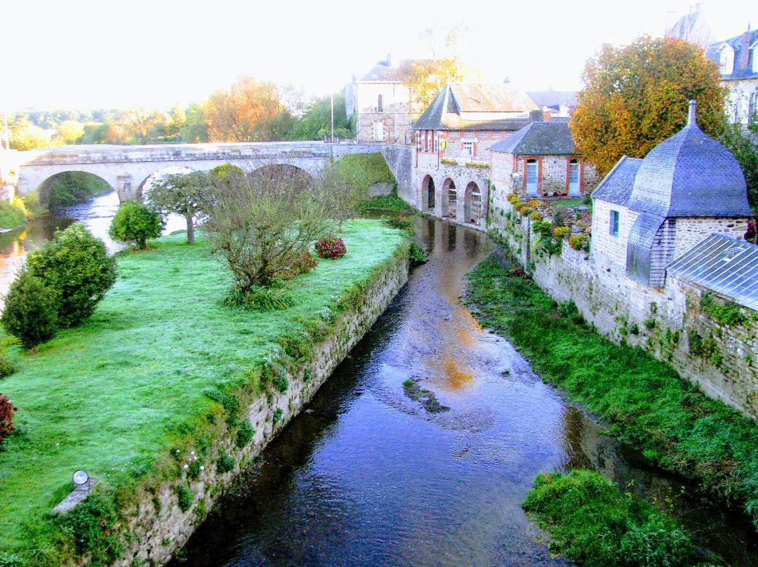 Le Vieux Pont de Ducey景点图片