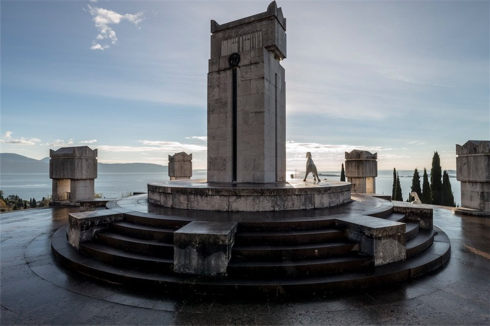 Mausoleo di Gabriele D'Annunzio-加尔多内里维耶拉必去景点