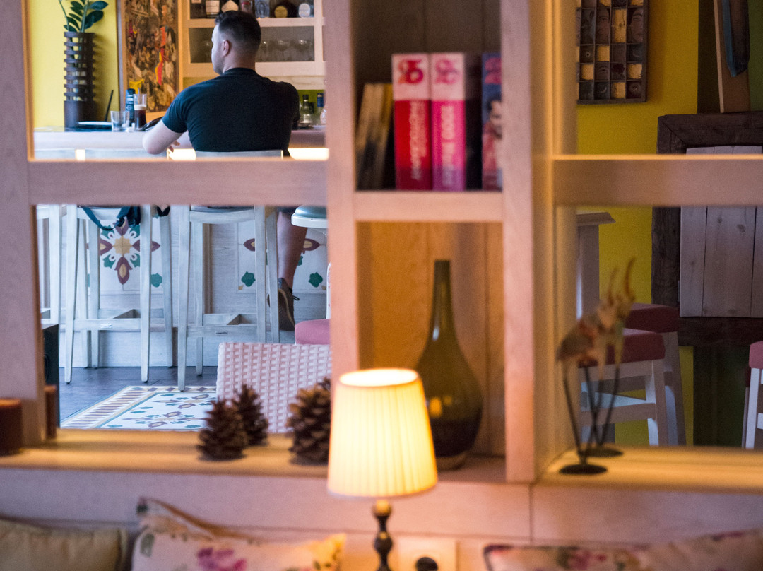 Street Cafe Cocktail Bar-Limenaria必去景点