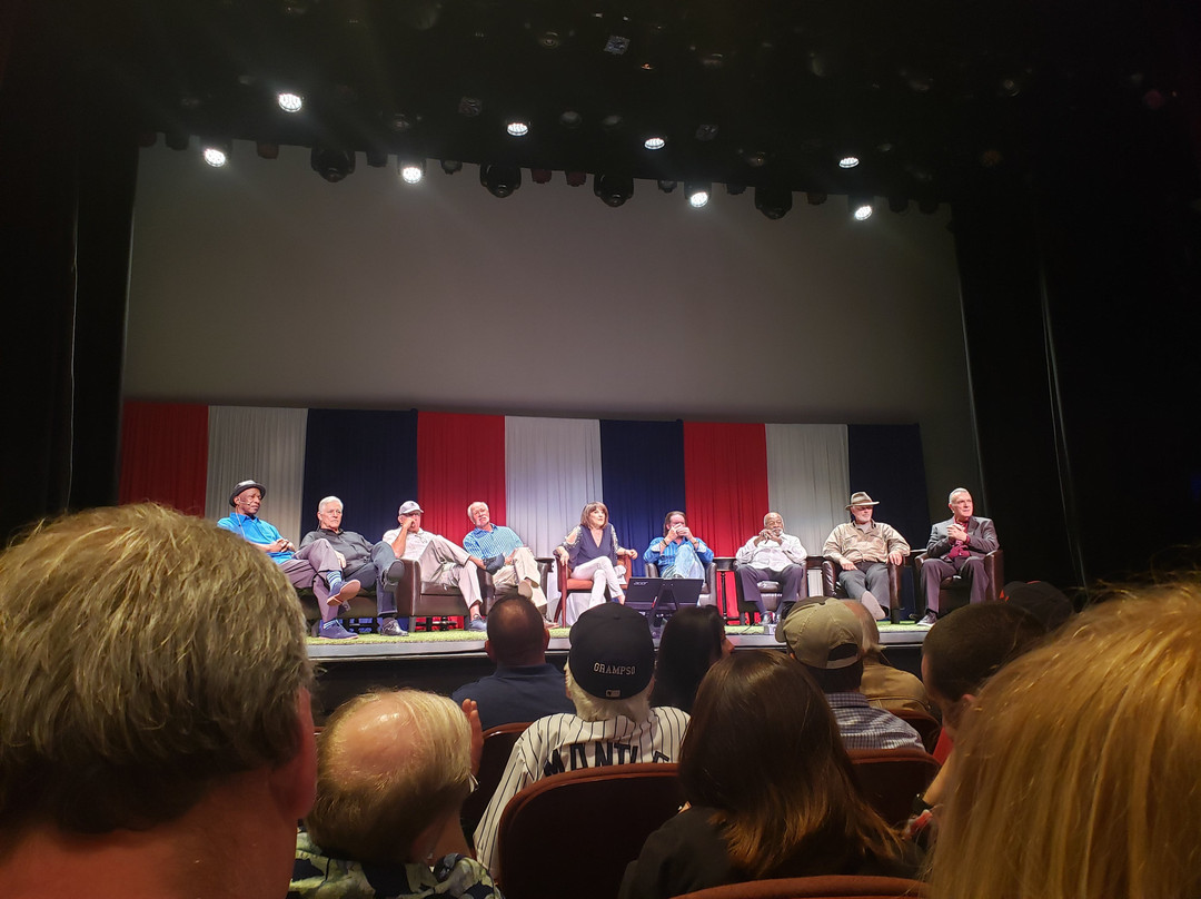 Nancy and David Bilheimer Capitol Theatre-克利尔沃特必去景点