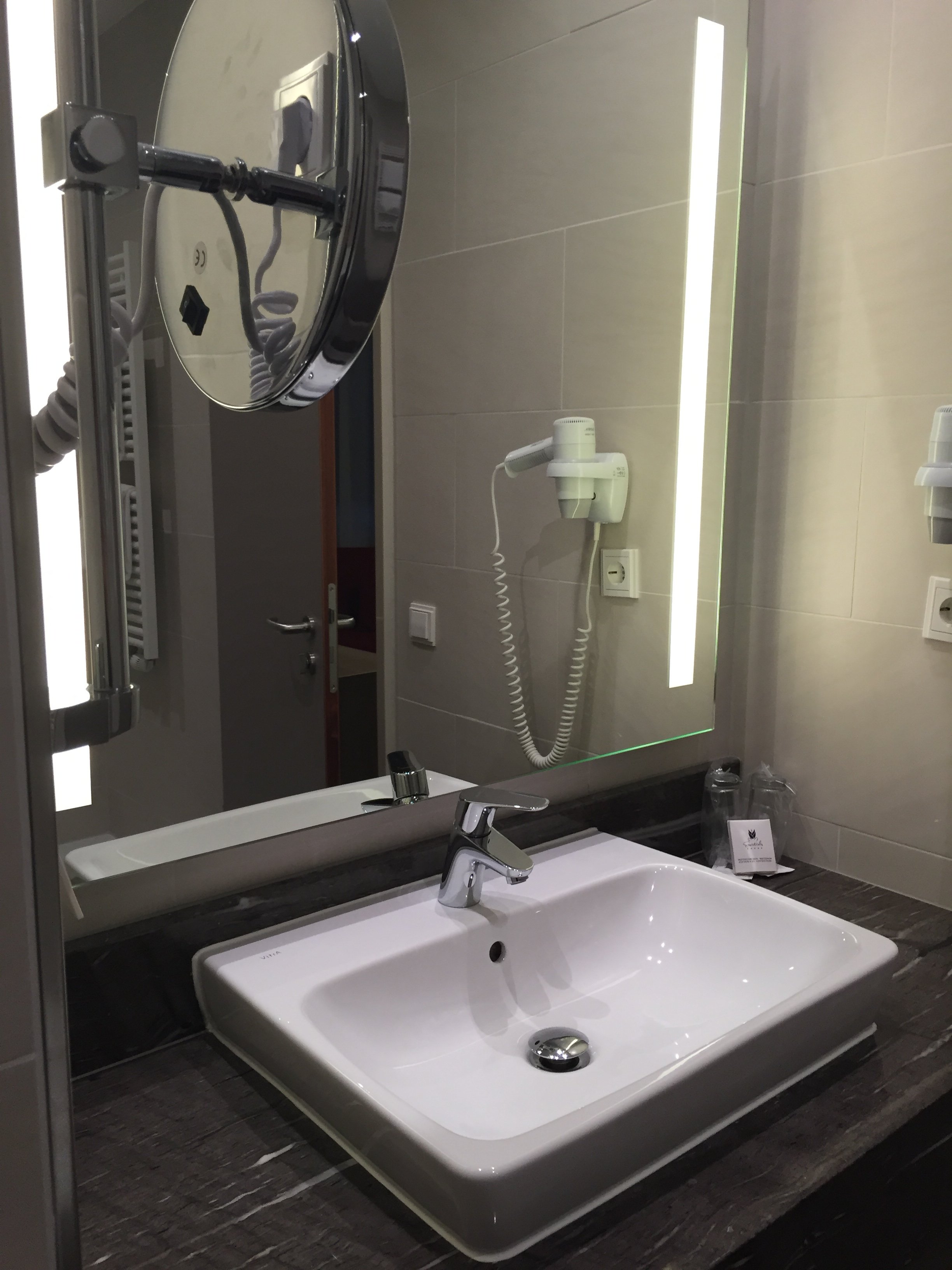Best Western Hotel Dreilaenderbruecke-浴室