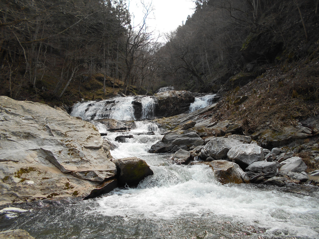 Eryuda Waterfall景点图片