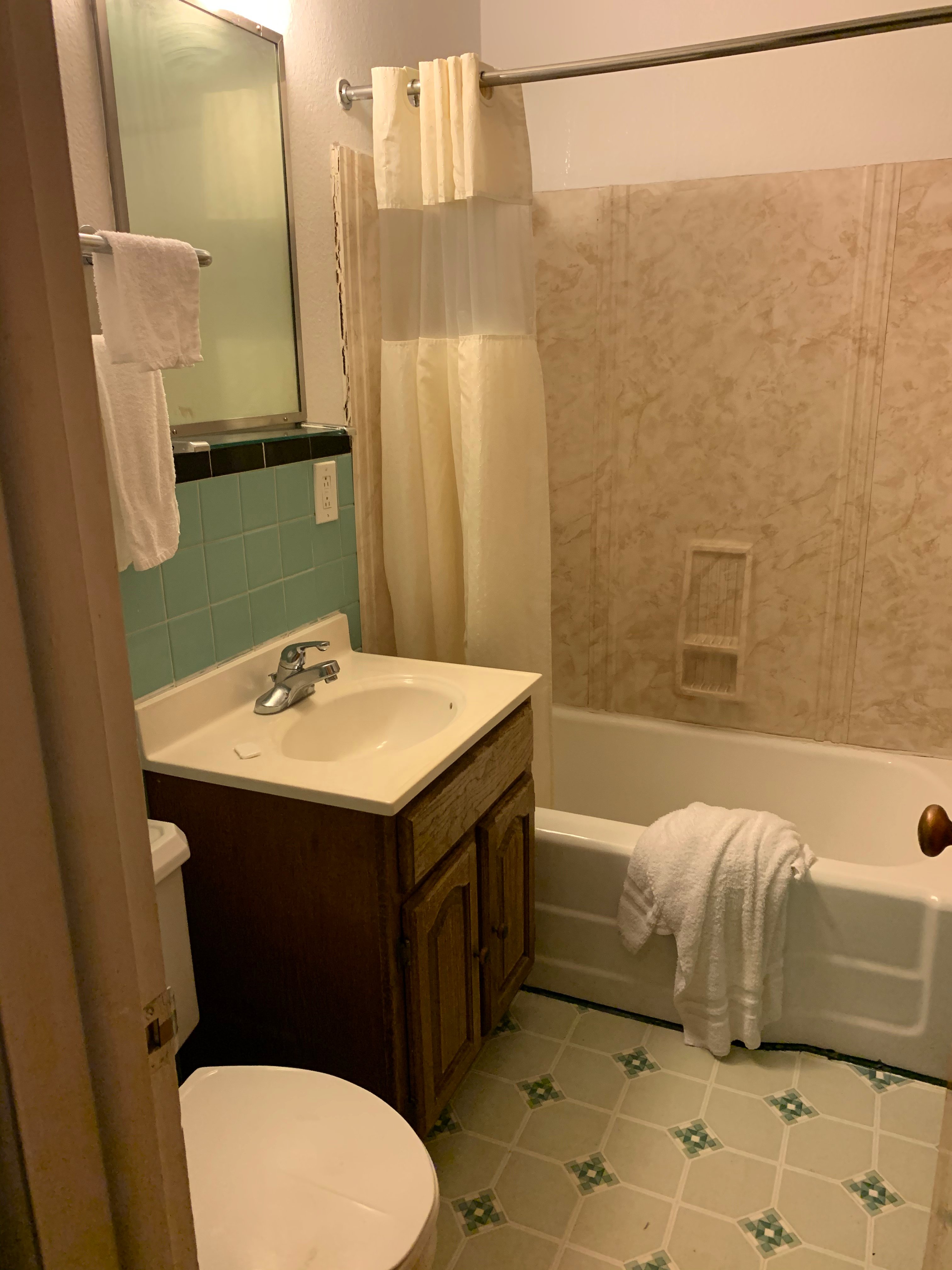Budget Host Moon Mist Hotel-浴室