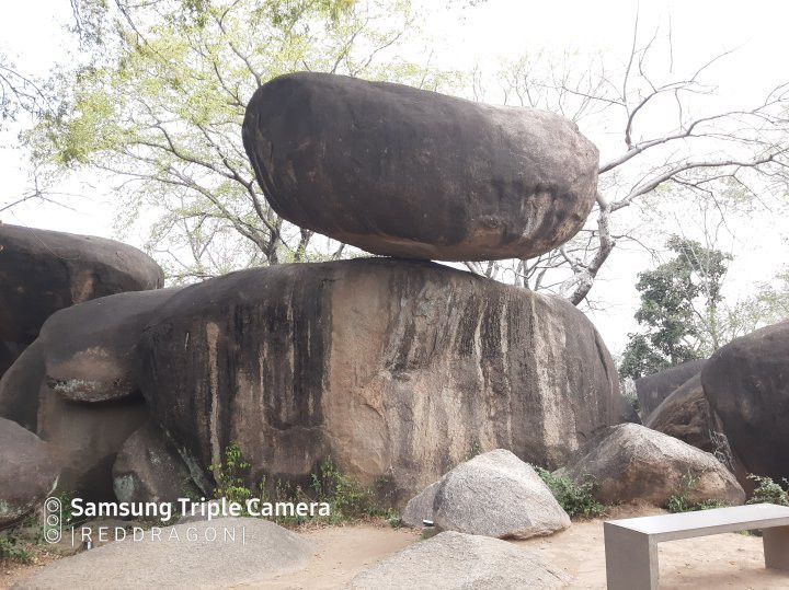 Balancing Rocks-贾巴尔普尔必去景点
