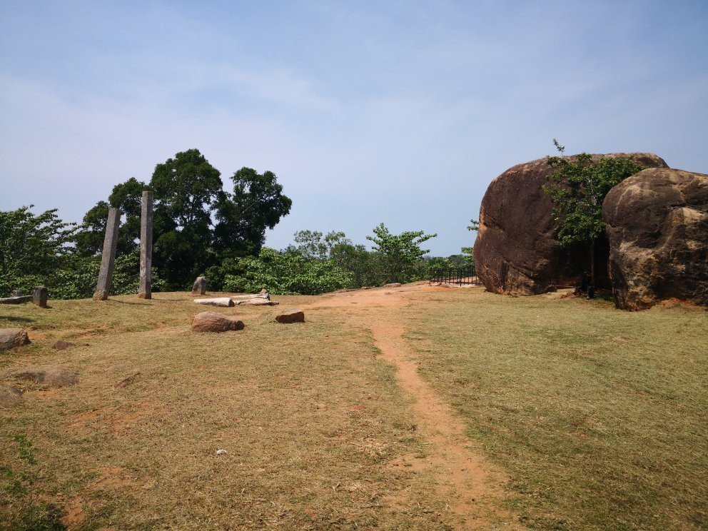 Vessagiriya Ruins景点图片