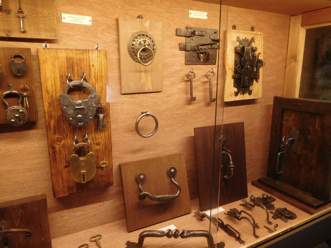 Monastery of  Agias Irinis-Apikia必去景点