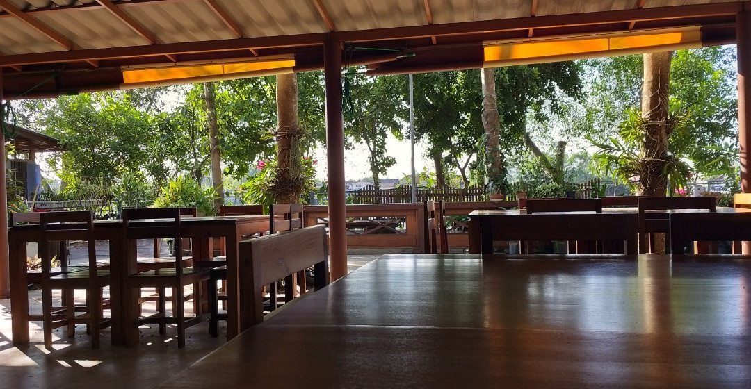 巴恩斯莱蓬度假酒店主图