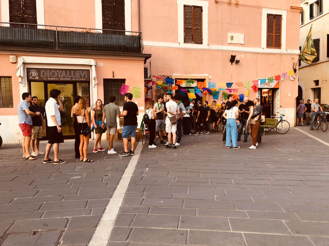 Microclima Vini & Vinili-福利尼奥必去景点