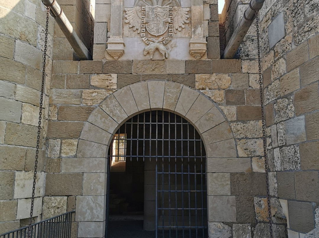 Puerta de Santiago-梅利利亚必去景点