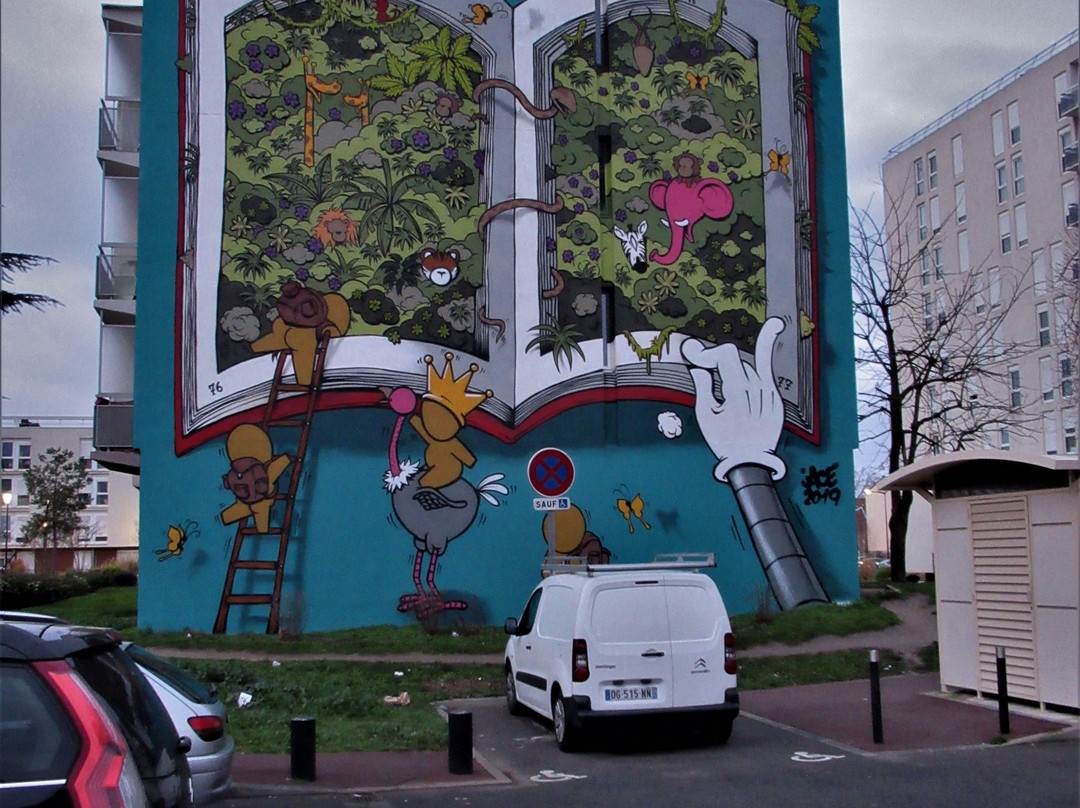 Fresque "A livre ouvert"-阿尔福维尔必去景点