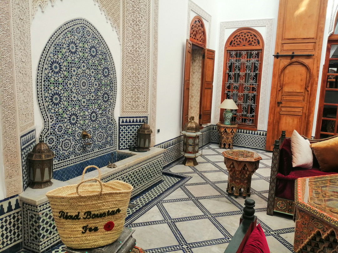 里亚德博斯坦酒店主图