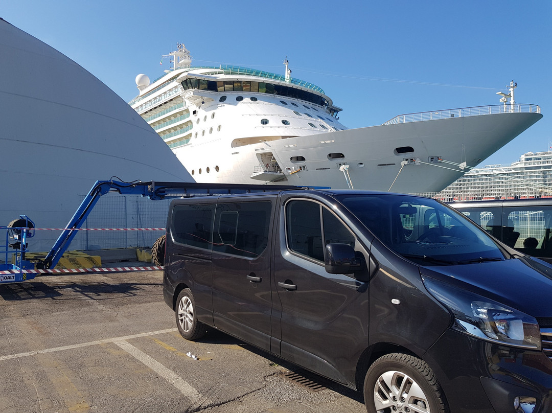 Shared Shuttle-奇维塔韦基亚必去景点