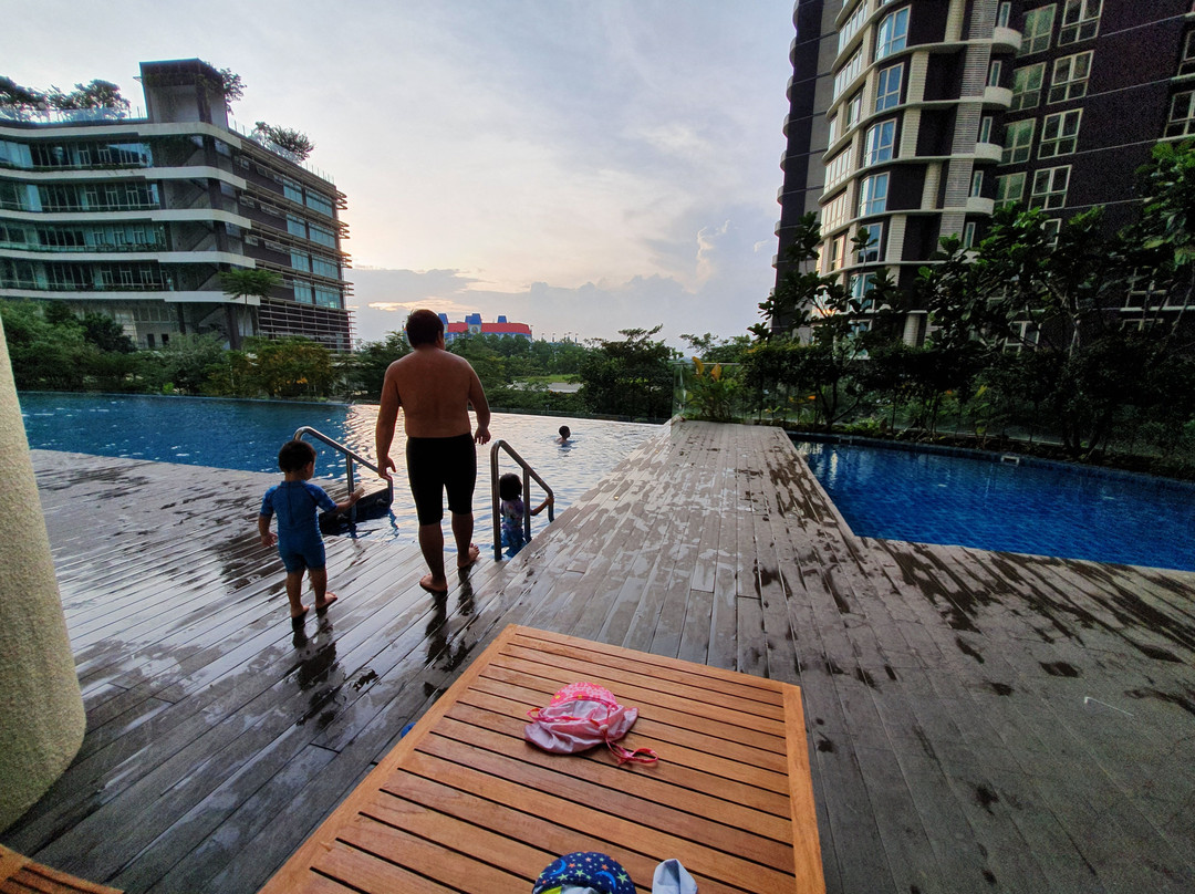 新山盛捷依斯干达美迪尼服务公寓主图