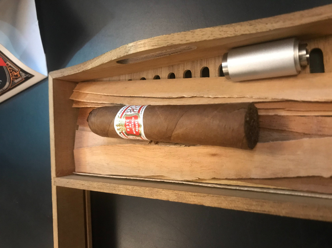 You & Me Cigars Lounge-吉利法达必去景点