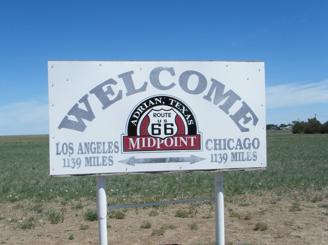 Midpoint of Route 66景点图片