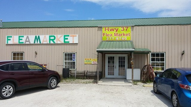Highway 37 Flea Market景点图片
