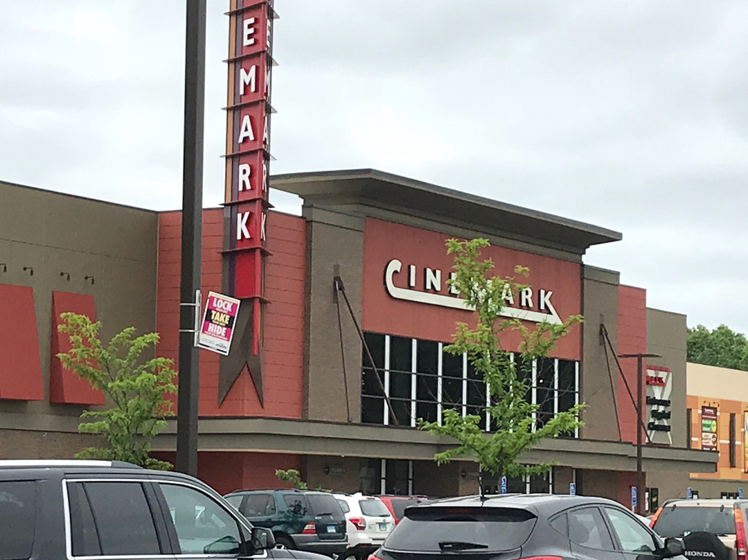 Cinemark North Haven 12