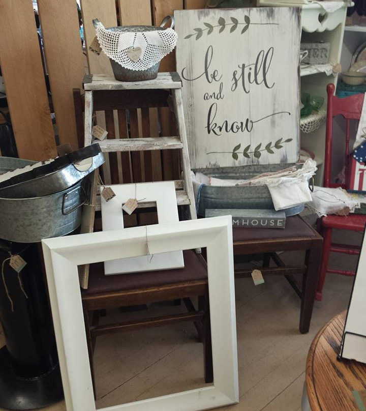 Eighth & Main Antique Center