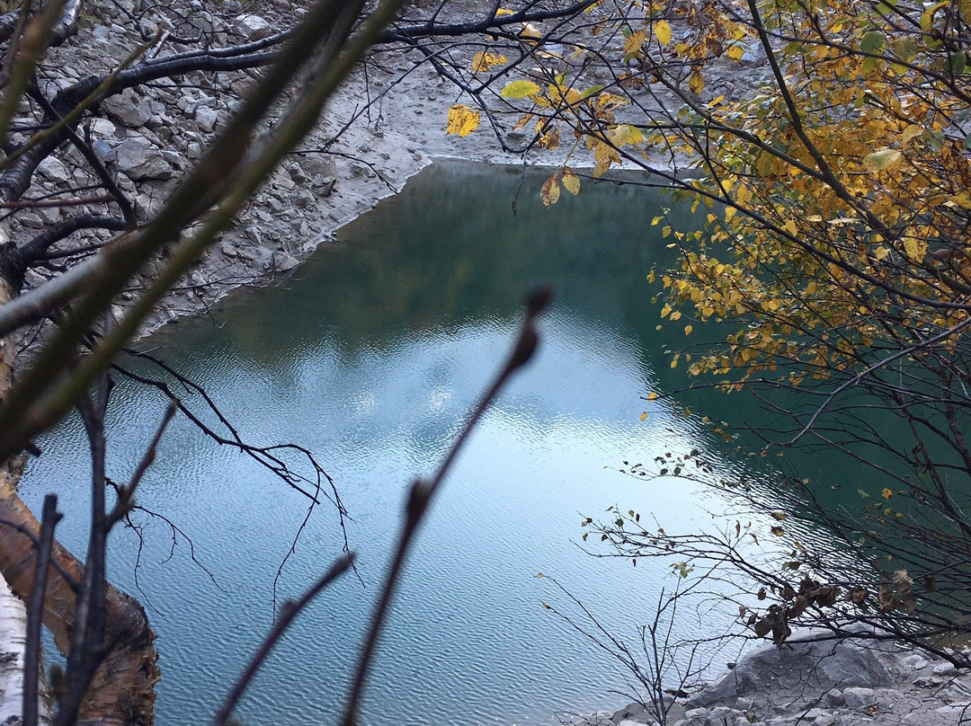 Alibek Waterfall景点图片