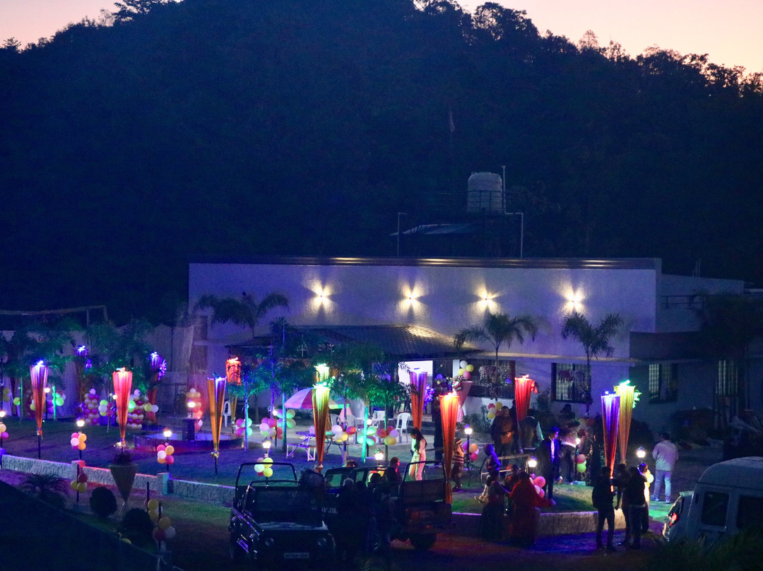 Love Inn Nagzira Resorts主图