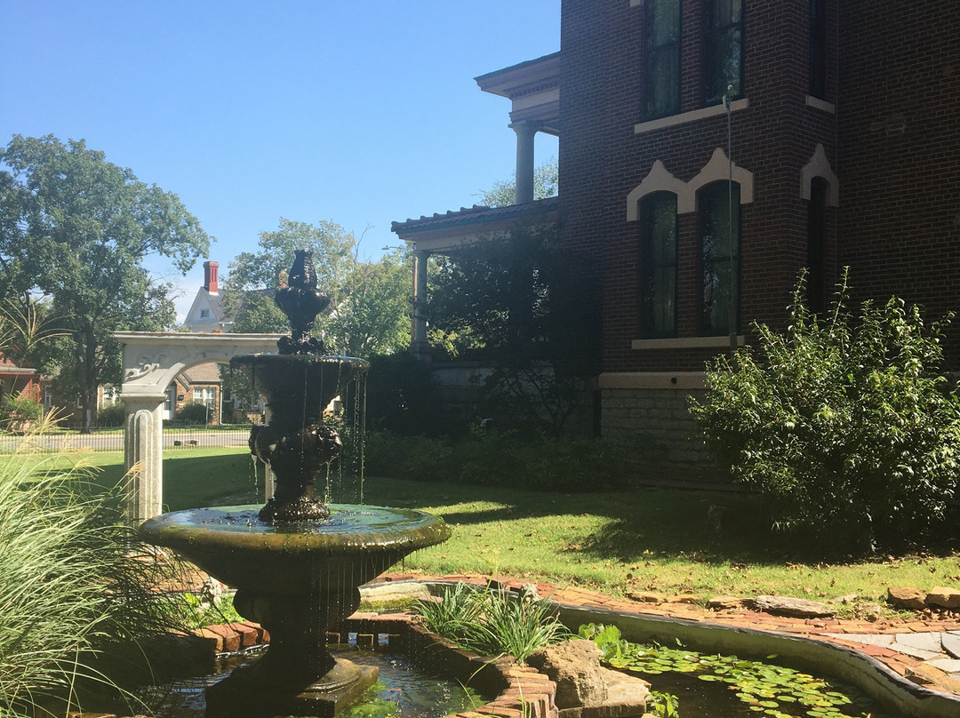 里昂双子大厦民宿温泉酒店主图