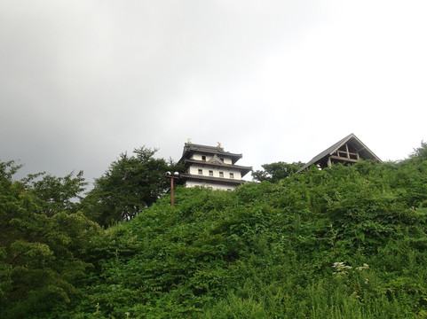 Ueshi Castle Remains-汤梨滨町必去景点