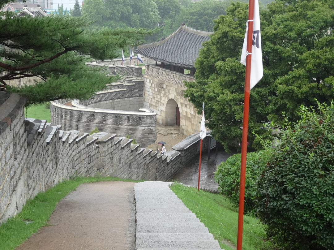 Hwaseomun Gate-水原市必去景点