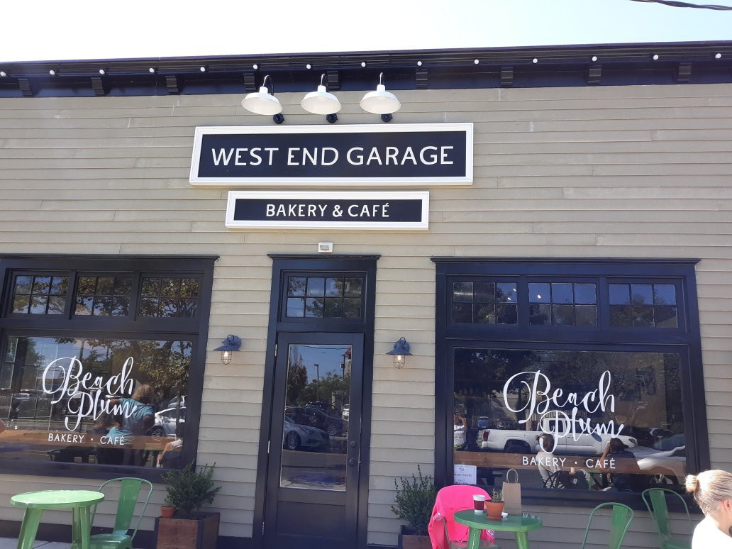 West End Garage景点图片