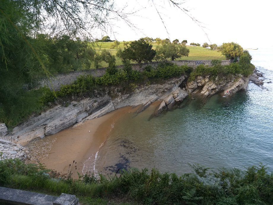 Playa de Los Molinucos-桑坦德必去景点