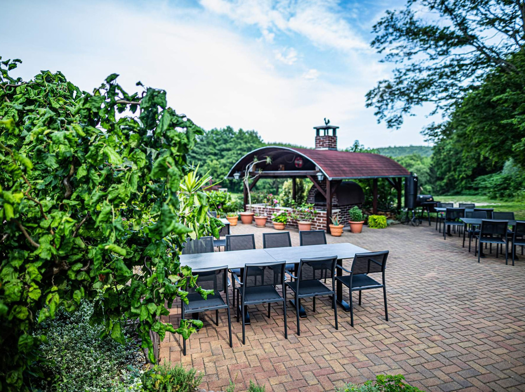 Bonne Chance Restaurant and Hotel主图
