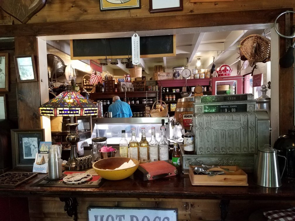 Old Mission General Store-特拉弗斯城必去景点