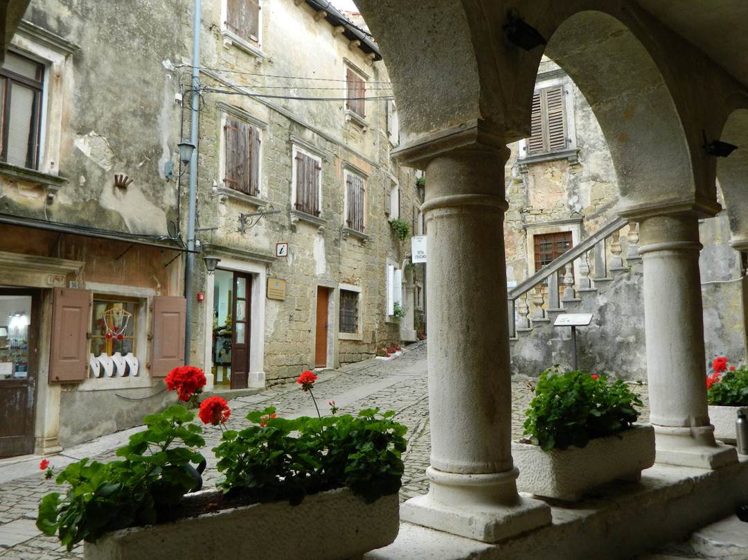 The Town Loggia-Groznjan必去景点