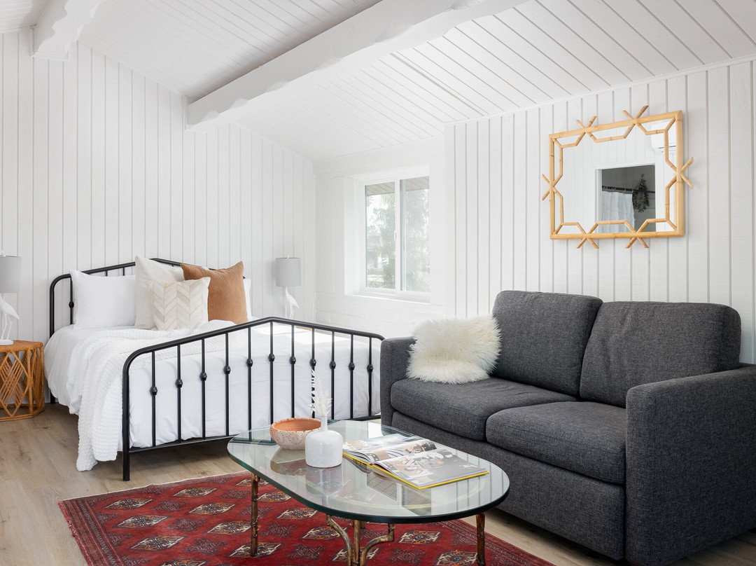 The Green Room Hotel