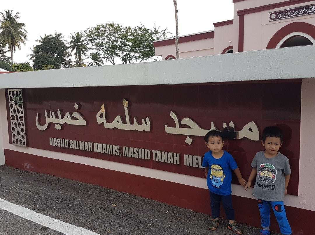 Masjid Salmah Khamis-甘榜马日丹那必去景点