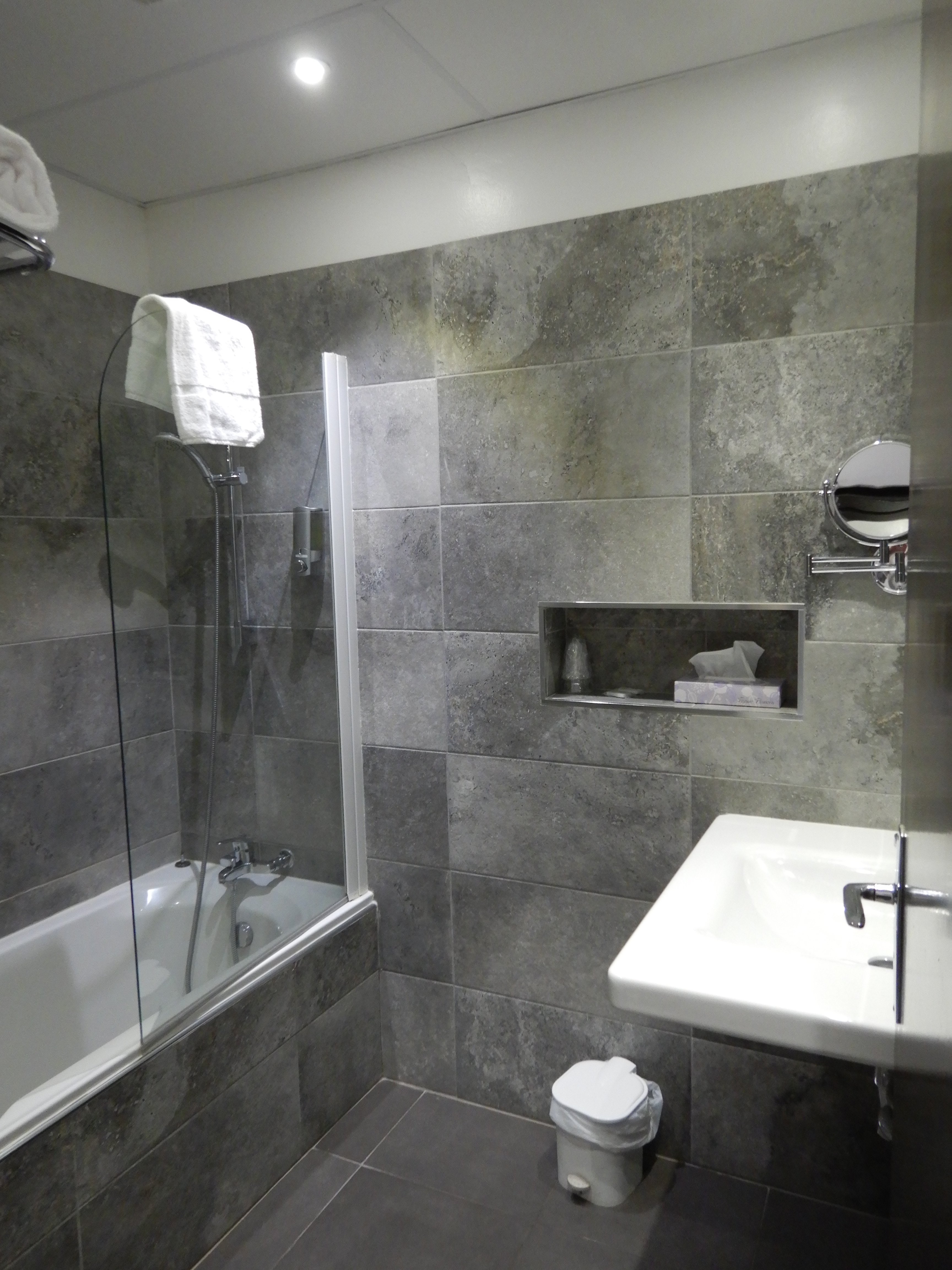 Hotel Les Flots Bleus-浴室