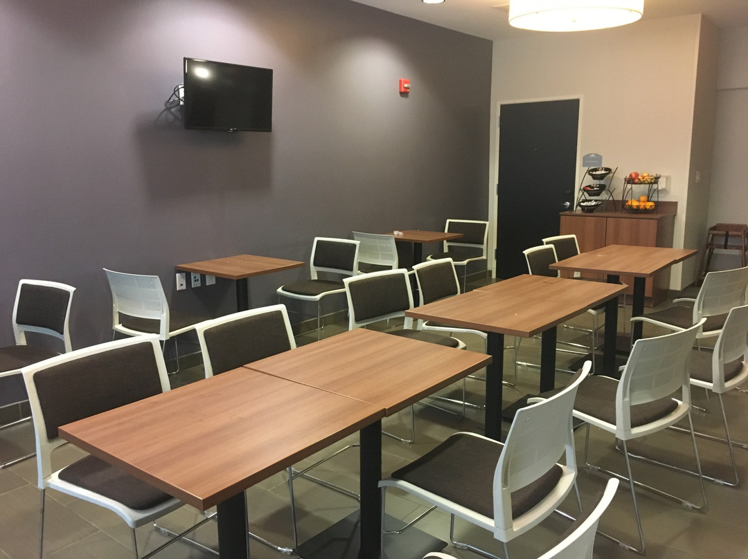 Microtel Inn & Suites by Wyndham Philadelphia Airport Ridley主图