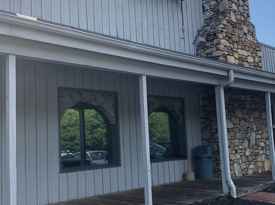 Lucky Dog Bark & Brew-科尼利厄斯必去景点