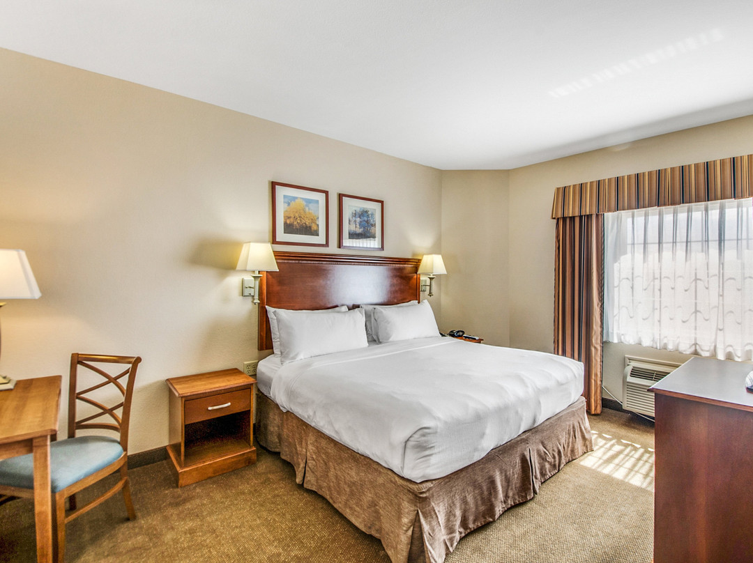 朗维尤烛木套房酒店主图