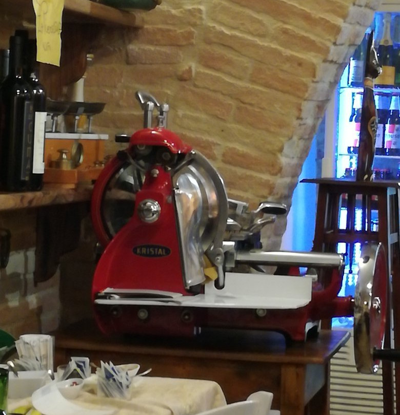 Cerreto d'Esi餐馆和美食-Pezzi e bocconi