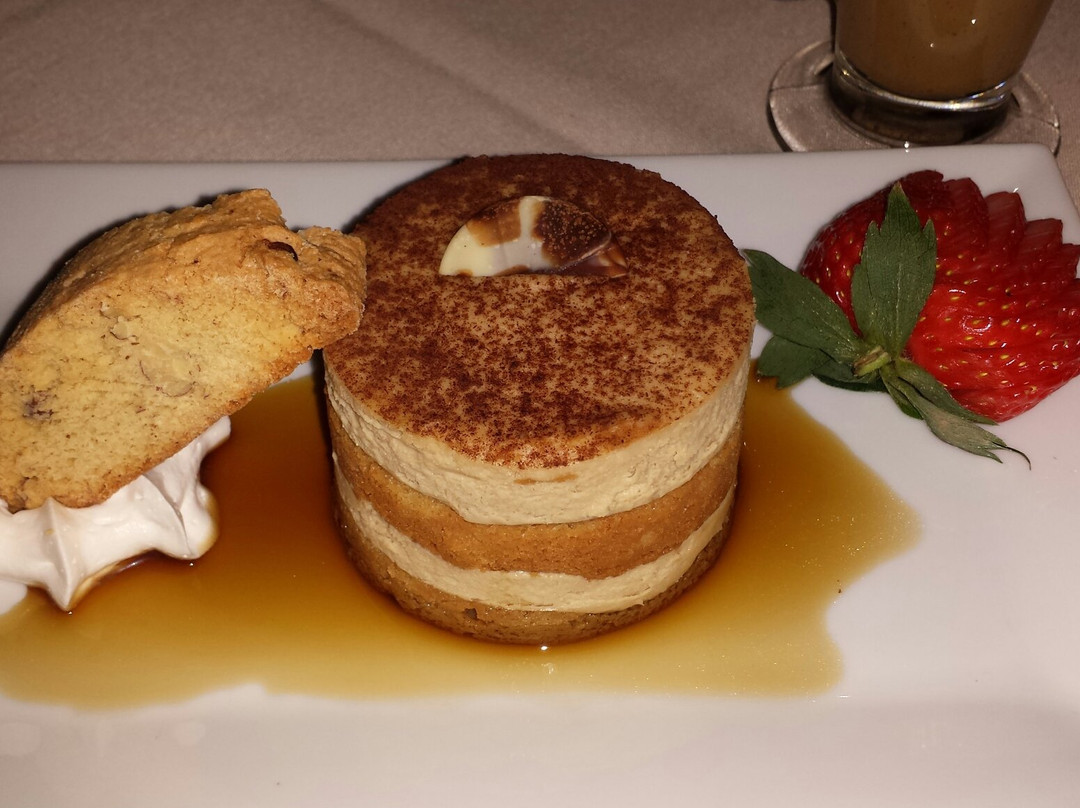 Cliffside Waterfront Restaurant And Fairway Bar