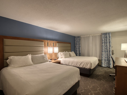 丰迪拉克假日酒店主图