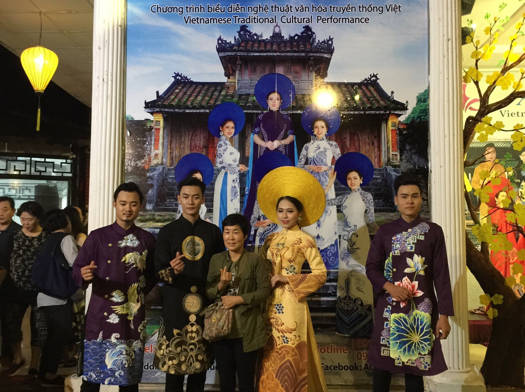 Ao Dai Show-顺化必去景点