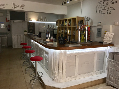 Smugglers Bar Alcúdia-阿尔库迪亚港必去景点